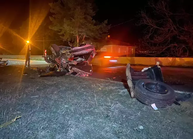 Tokat'ta Otomobilin Traktöre Çarpması Sonucu 5 Yaralı