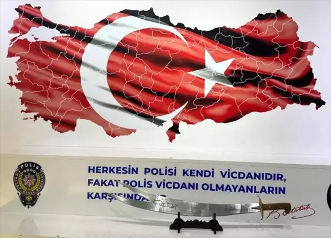 Erzurum'da Kılıçla Gezen İki Kişiye Adli İşlem Yapıldı