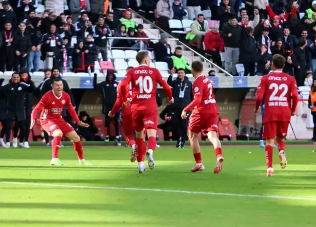 Trendyol Süper Lig'de Antalyaspor, Kasımpaşa'yı 2-0 Geçti