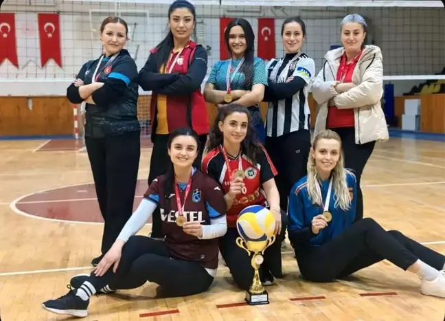 Bayburt'lu Kadın Polislerden Voleybolda Birincilik