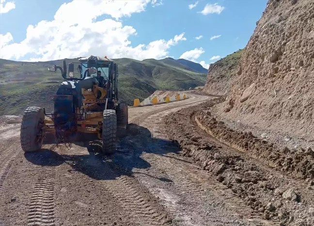 Van'da Yol Bakım ve Onarım Çalışmaları Hız Kazandı
