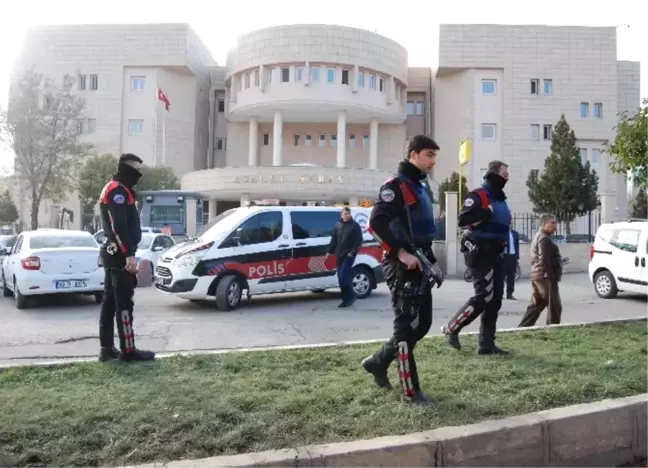 Adliye Önünde Kavga: 7 Yaralı
