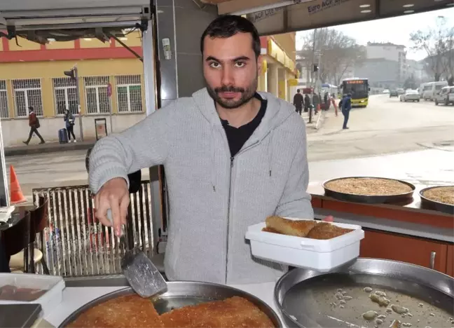 Kış Aylarının Vazgeçilmez Tatlısı 'Kaymaklı Ekmek Kadayıfı'