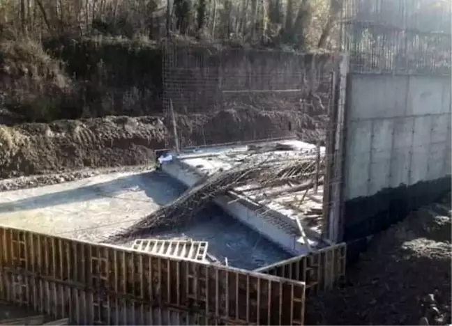 İskele devrildi, 3 işçi yaralandı