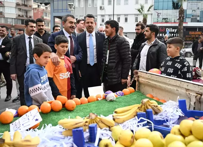 Milli Eğitim Bakanı Yusuf Tekin, İzmir'in Kemalpaşa ilçesinde ziyaretler gerçekleştirdi