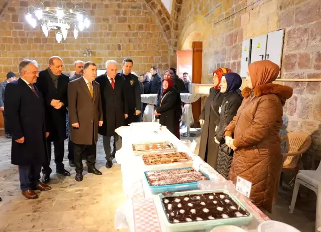 Bayburt'ta 'Bir tuğla da senden olsun' Hayır Çarşısı Açıldı