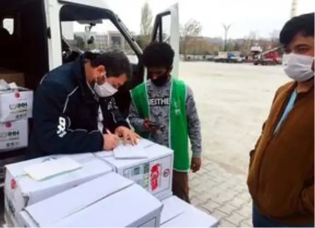 Kırşehir'deki yabancı uyruklu öğrencilere gıda ve nakdi yardım