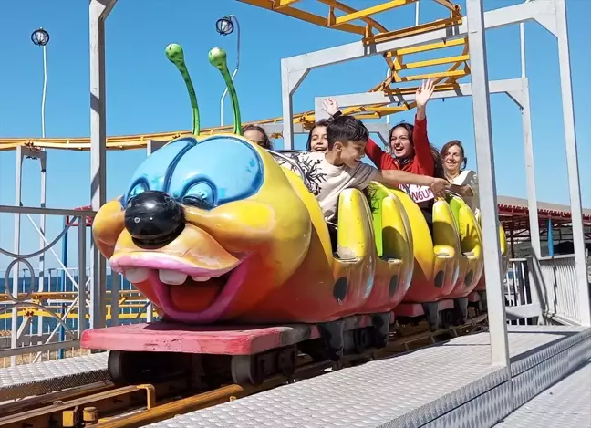 Zonguldak'ta Kur'an kursu tamamlayan öğrenciler lunaparkta eğlendi