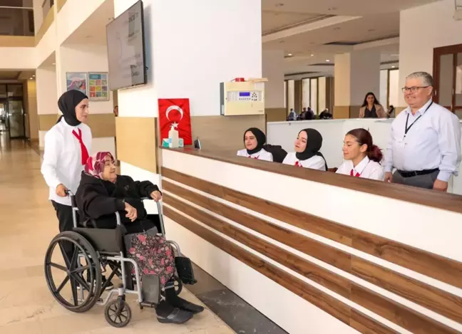 Trakya Üniversitesi'nden Hastalara Destek Projesi: 63 Öğrenci Göreve Başladı