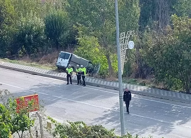 Bilecik'te Panelvan Devrildi: 1 Ölü, 1 Yaralı