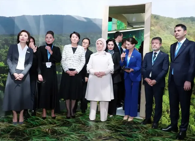 Emine Erdoğan, COP29'da iklim gönüllüsü gençlerle bir araya geldi Açıklaması