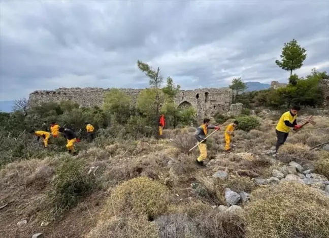 Softa Kalesi'nde Çevre Temizliği Yapıldı