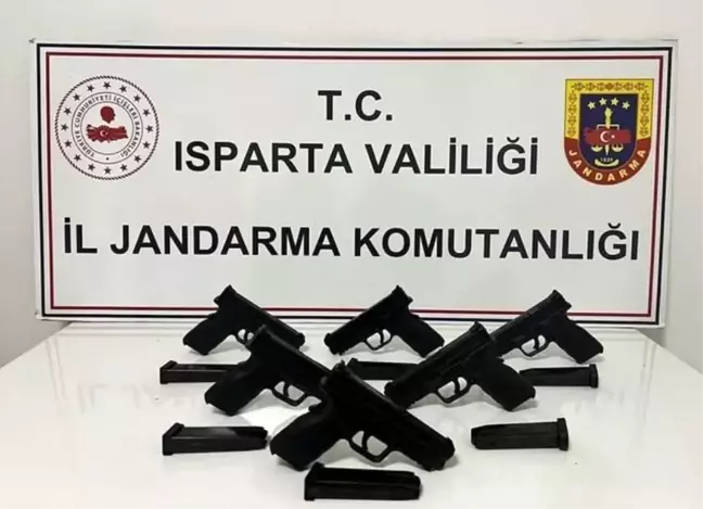 Isparta'da Ruhsatsız Silah Operasyonu: 6 Tabanca Ele Geçirildi