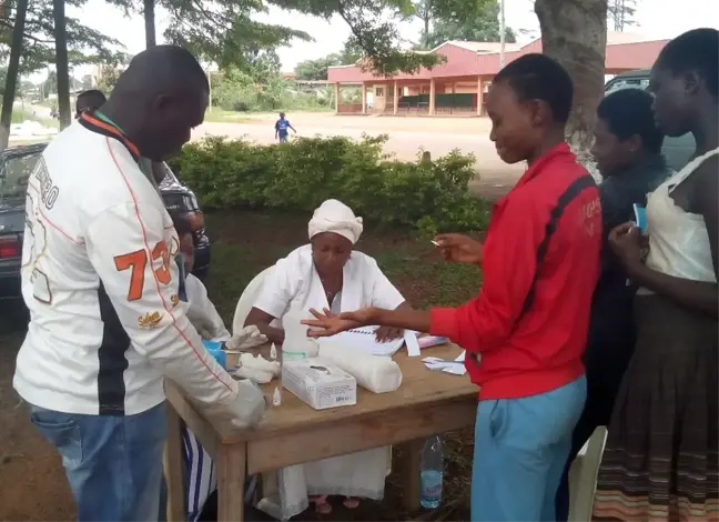Tika'dan Kamerun'da Gençlere Sağlık Taraması ve Eğitim