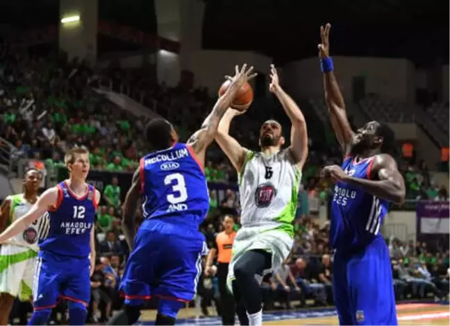 Tofaş - Anadolu Efes: 91-63