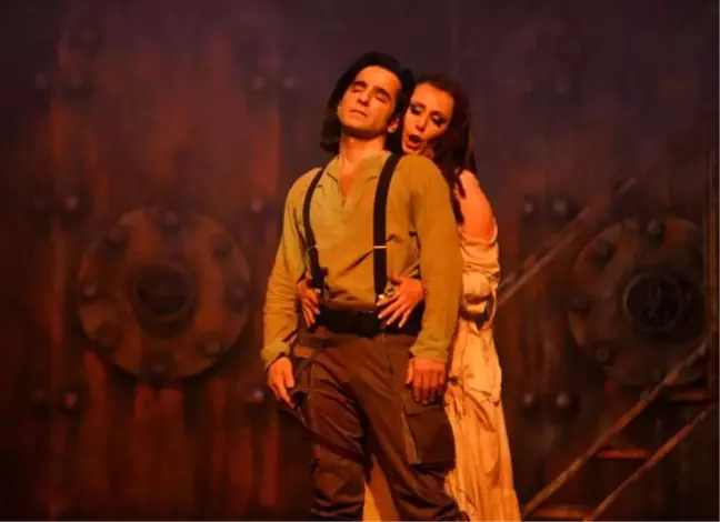 Carmen' Kapalı Gişe Prömiyer Yaptı