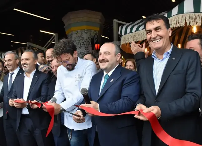 TBMM Sanayi, Ticaret, Enerji, Tabii Kaynaklar, Bilgi ve Teknoloji Komisyonu Başkanı Mustafa Varank, İtalyan şef Danilo Zanna'nın restoranının açılışına katıldı