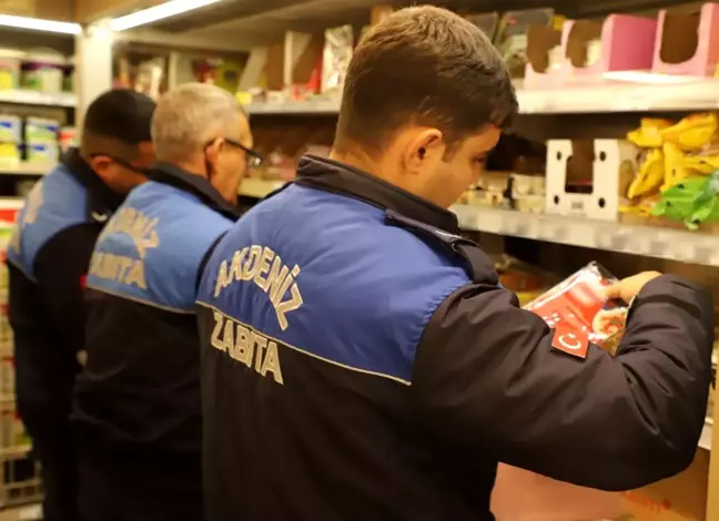 Mersin'de Zabıta Ekipleri Zincir Marketleri Denetledi