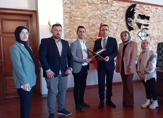 Beypazarı Kaymakamı Vedat Yılmaz, TÜGVA Beypazarı Temsilcisi Serkan Acıerik'i kabul etti