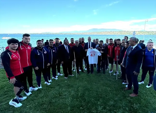 Bakan Işıkhan, Türkiye Ampute Milli Futbol Takımına başarılar diledi