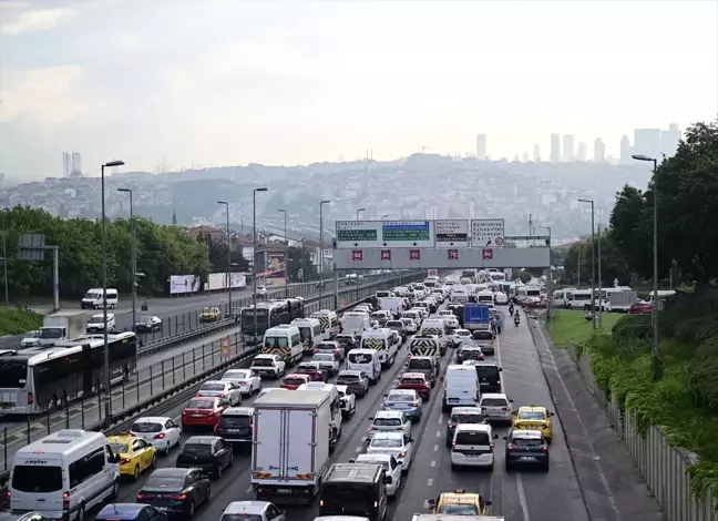 Haliç Köprüsü'nde Asfalt Yenileme Çalışması Nedeniyle Trafik Yoğunluğu