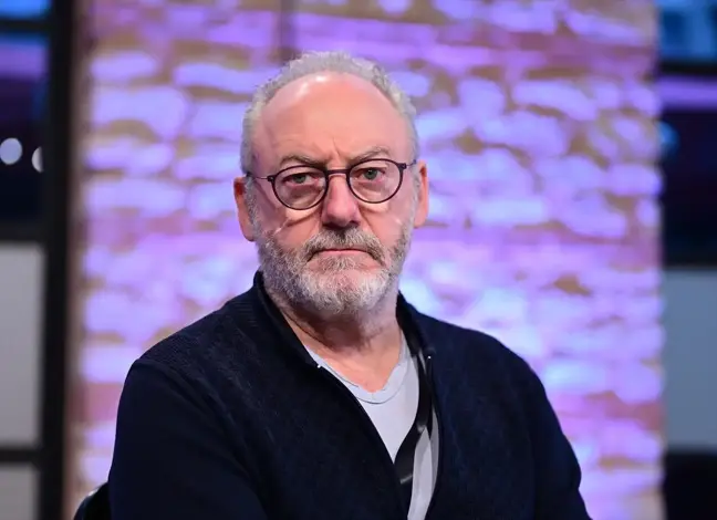 İrlandalı oyuncu Liam Cunningham, tonlarca bomba atılan insanlar için sessiz kalmayacağını söyledi