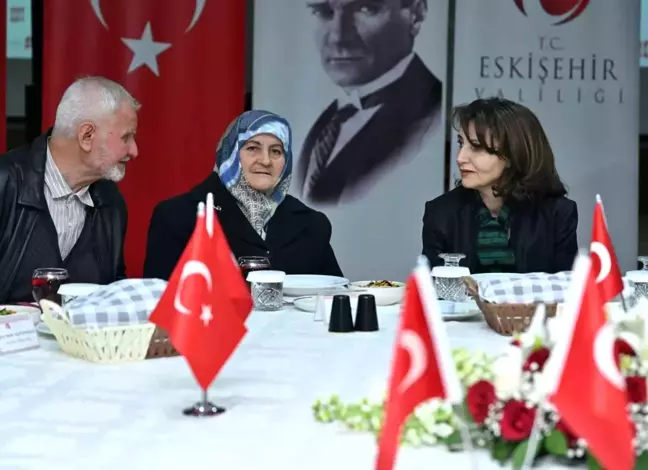 Eskişehir Valiliği 18 Mart Şehitleri Anma Günü ve Çanakkale Deniz Zaferi'nin yüz onuncu yıldönümü adına iftar düzenledi