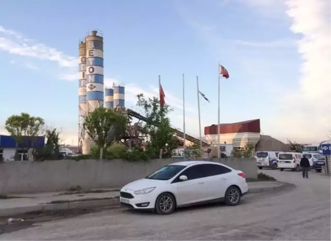 Beton kazanını temizlerken çalıştırılan mikserde sıkışarak öldü