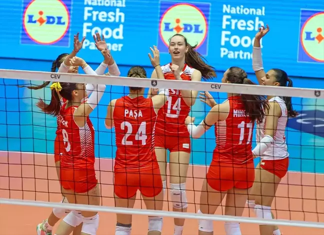 Türkiye, Romanya'yı 3-0 mağlup etti