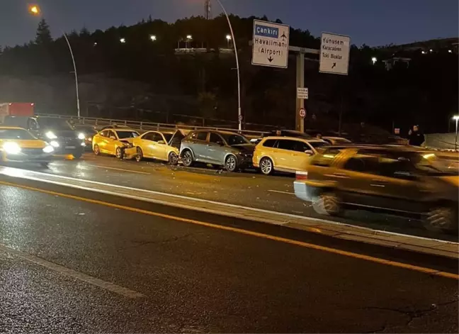 Pursaklar'da Zincirleme Trafik Kazası: 2 Yaralı