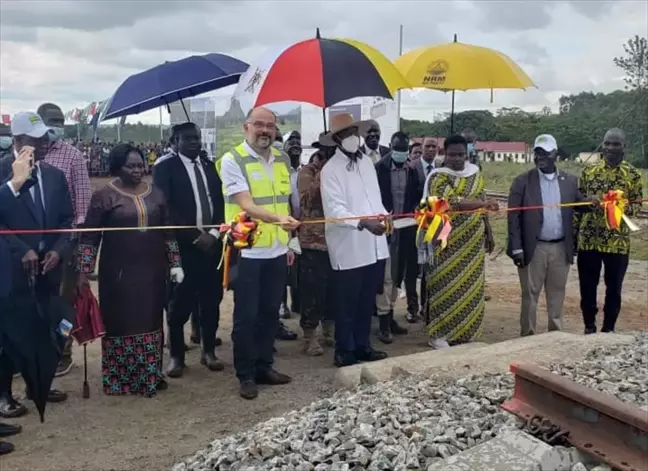 Uganda'da Demir Yolu Projesinin Temeli Atıldı