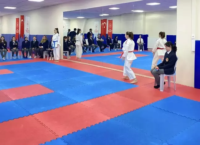 Kayseri'de Karate Aday Hakemlik Kursu Tamamlandı