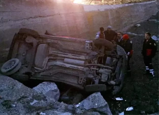 Çorum'da Otomobil Çaya Uçtu: 2 Yaralı