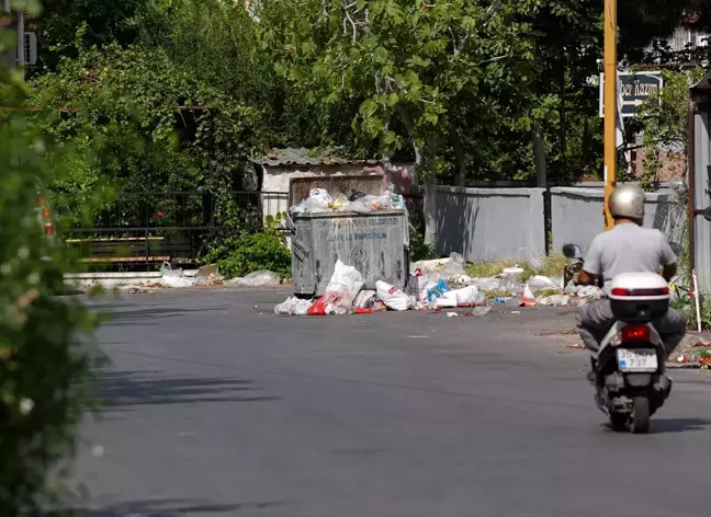 Çiğli'de Çöpler Toplanmıyor, Vatandaşlar Çileden Çıkıyor