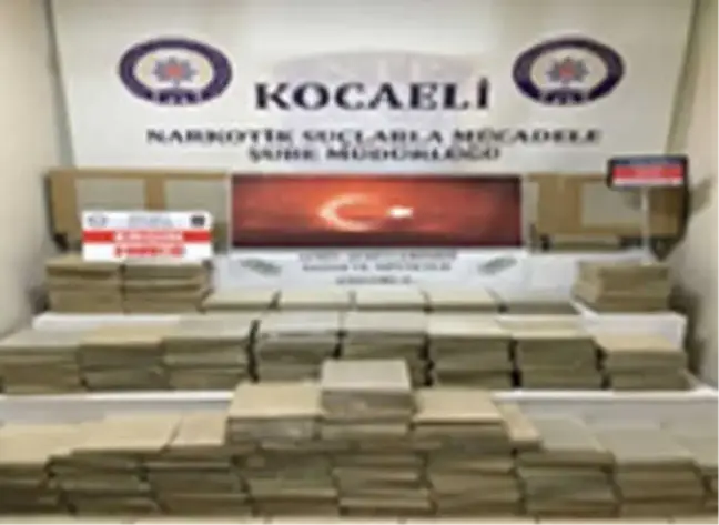 Kocaeli'de İki Tıra Yapılan Operasyonlarda 332 Kilo Eroin Ele Geçirildi