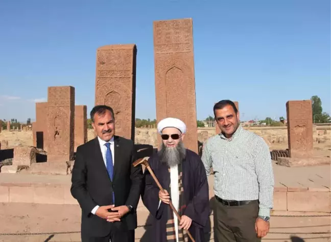 Cübbeli Ahmet Hoca'nın Ahlat'ı Gezdi