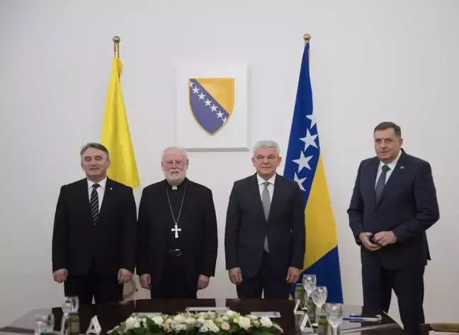 Başpiskopos Gallagher, Bosna Hersek'te Devlet Başkanlık Konseyi üyeleriyle görüştü