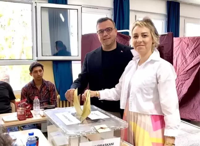 AK Parti Seferihisar İlçe Başkanı Ahmet Aydın oy kullandı