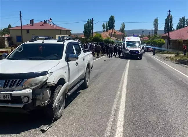 Sivas'ta Motosiklet ile Pikap Çarpışması: 2 Genç Hayatını Kaybetti