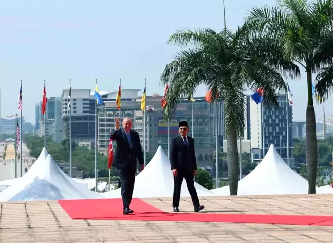 Cumhurbaşkanı Erdoğan, Malezya Başbakanı İbrahim ile görüştü