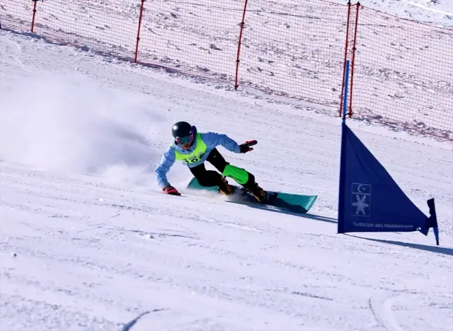 Ergan Dağı'nda Snowboard Yarışmaları Başladı