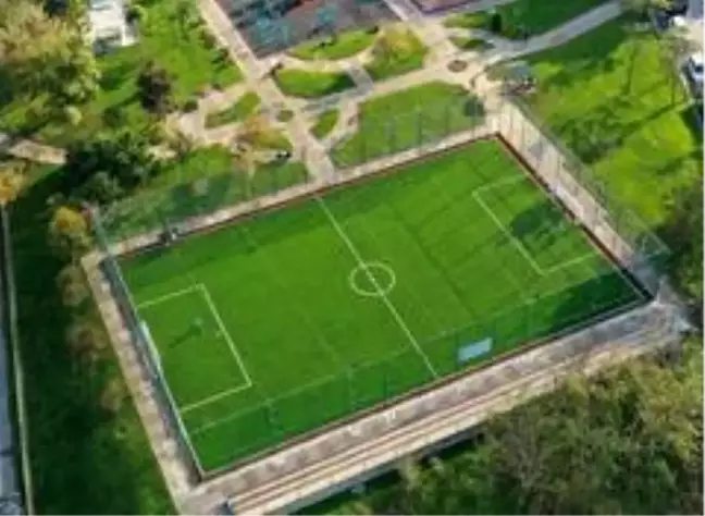 A1 Caddesi'ndeki futbol sahası yenilendi
