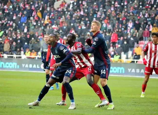 Spor Toto Süper Lig: DG Sivasspor: 1 Trabzonspor: 1 (İlk yarı)