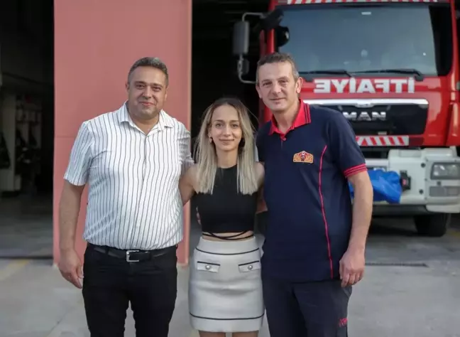 Depremde kurtarılan Şevval Deniz, itfaiye erlerine teşekkür ziyaretinde bulundu