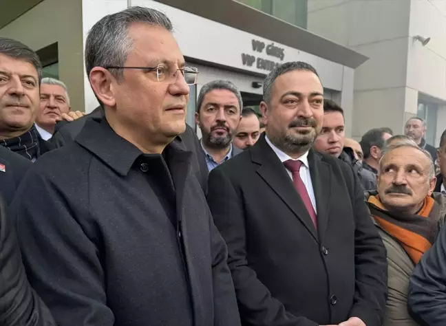 CHP Genel Başkanı Özgür Özel, Kamer Genç'i anma törenine katıldı