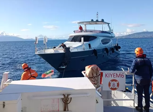 Muğla Bodrum'da Makine Arızası Nedeniyle Sürüklenen Teknede 2 Kişi Kurtarıldı