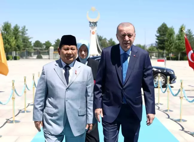 Cumhurbaşkanı Erdoğan, Endonezya Cumhurbaşkanı ve Savunma Bakanı ile görüştü