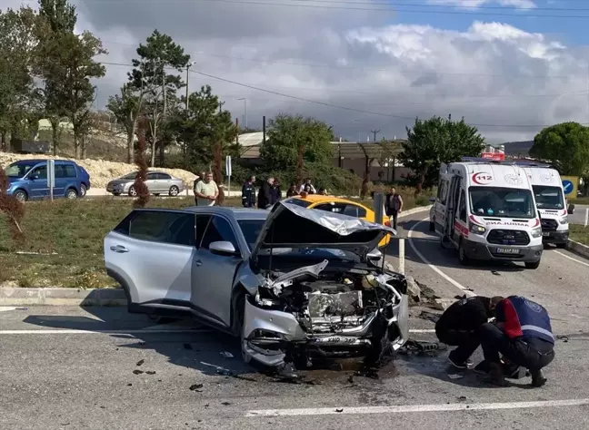 Kırklareli'nde Taksi ile Otomobil Çarpıştı: 4 Yaralı