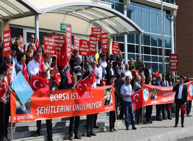 Istanbul'daki 'Darbe Ana Davası'na Devam Ediliyor