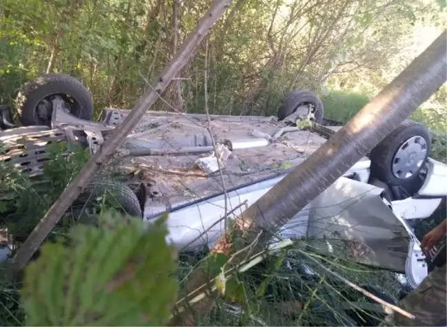 Amasya'da Otomobil Şarampole Yuvarlandı: 5 Ölü